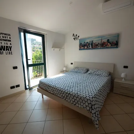 Casa A 300m Dal Mare Con Posto Auto 因佩里亚